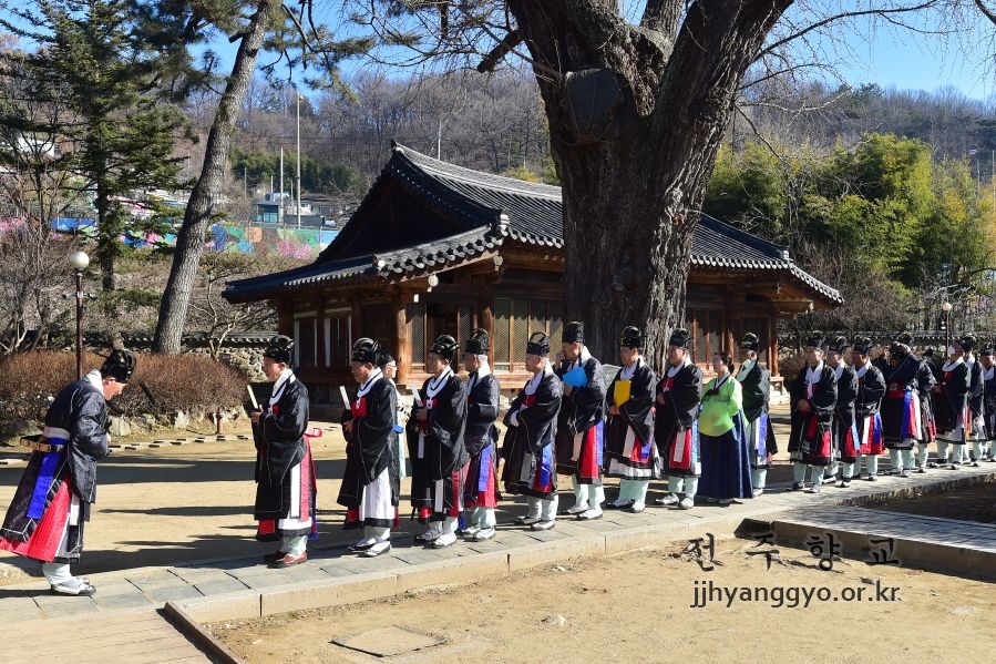 전주향교춘기석전대제_1980.JPG