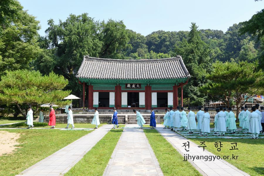 전주향교 음력 5월 망 분향례 봉행20.jpg