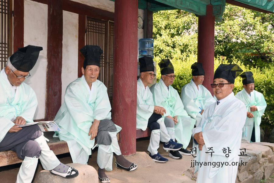 전주향교 음력 5월 망 분향례 봉행11.jpg