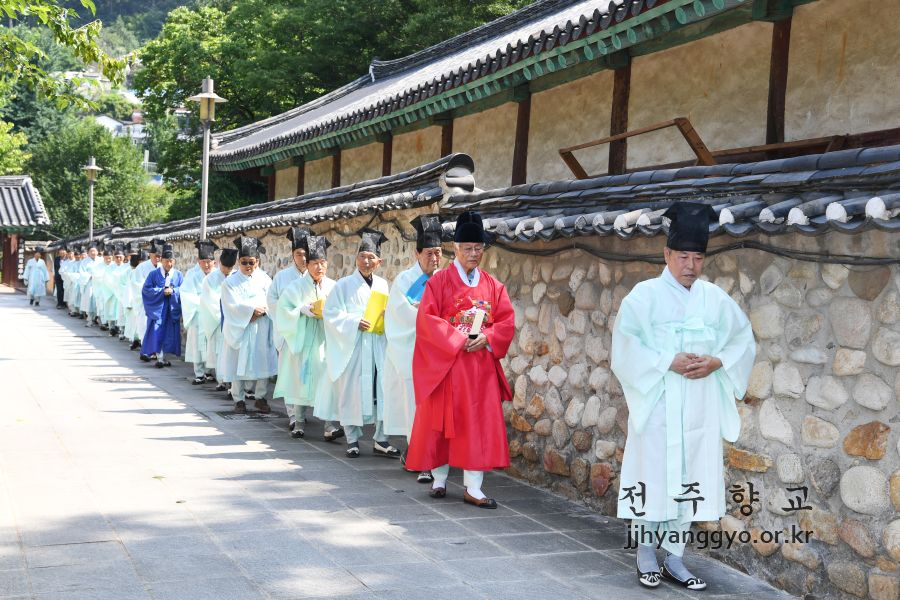 전주향교 음력 5월 망 분향례 봉행13.jpg